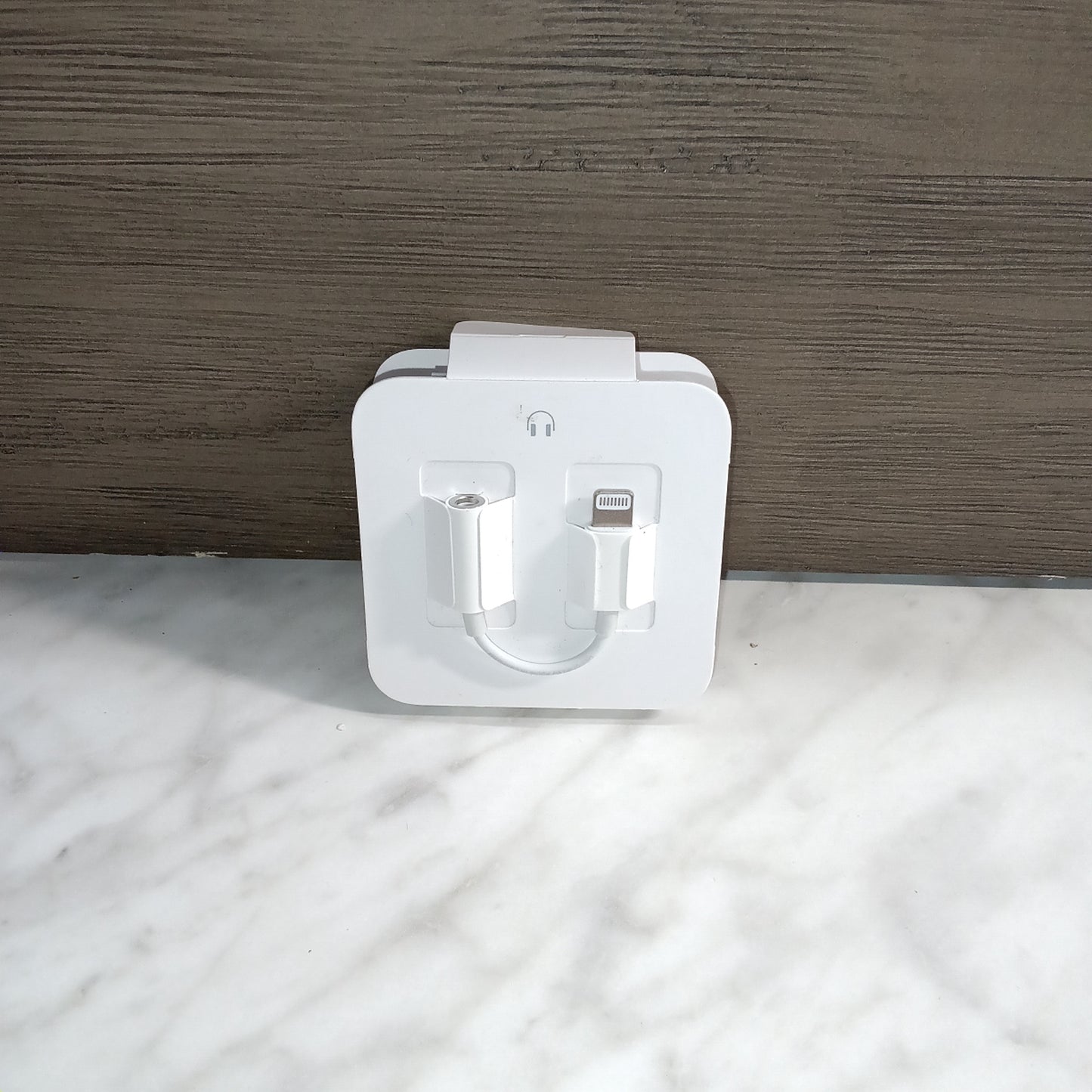 Apple USB-C Headphones With 3.5mm Jack to USB-C Adapter