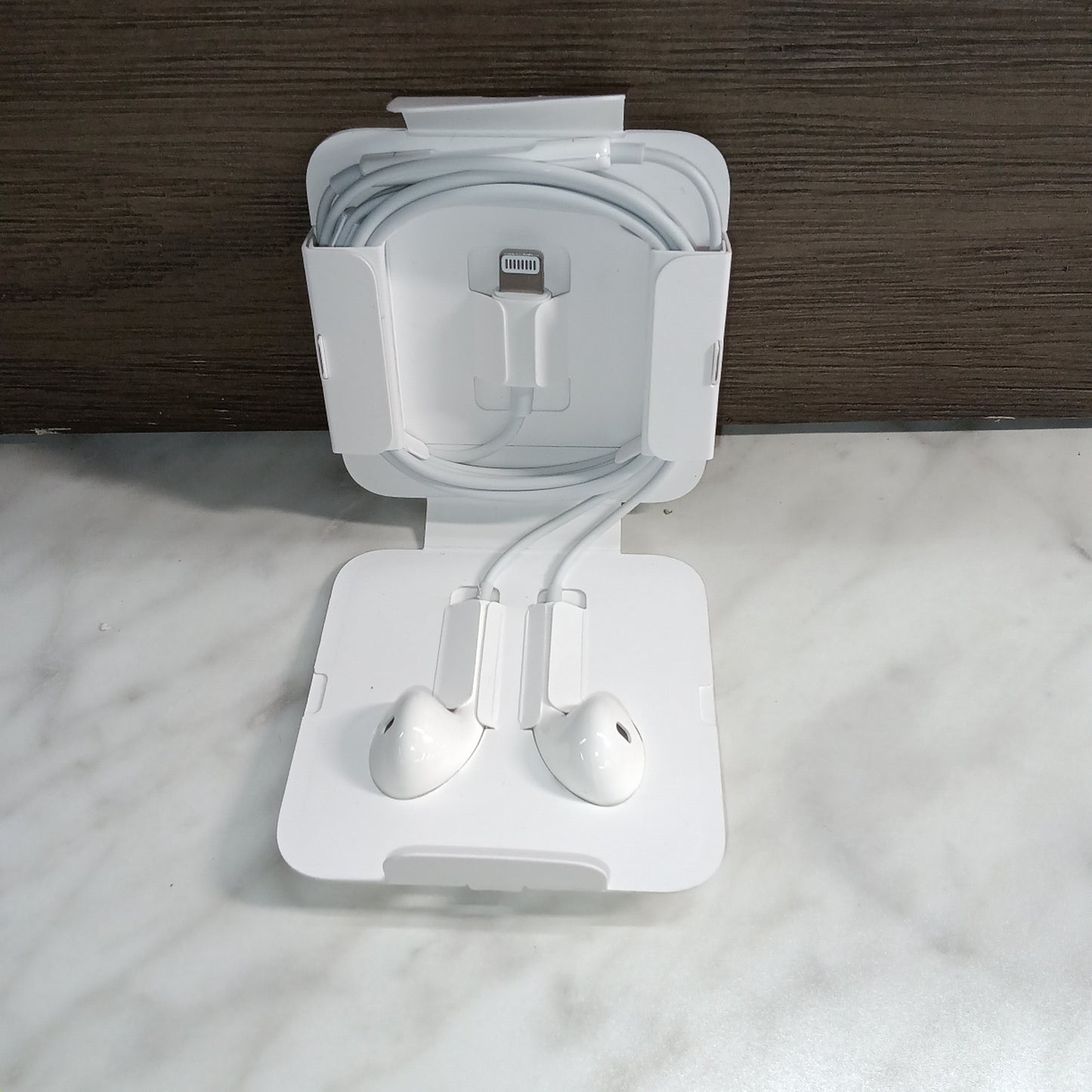 Apple USB-C Headphones With 3.5mm Jack to USB-C Adapter